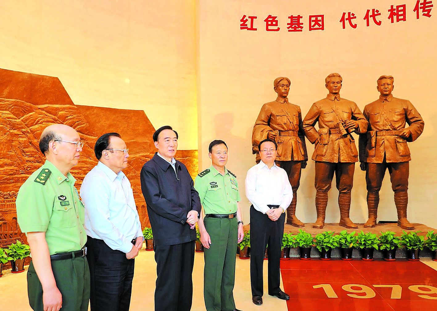 陈全国参加迎“八一”革命传统主题教育活动